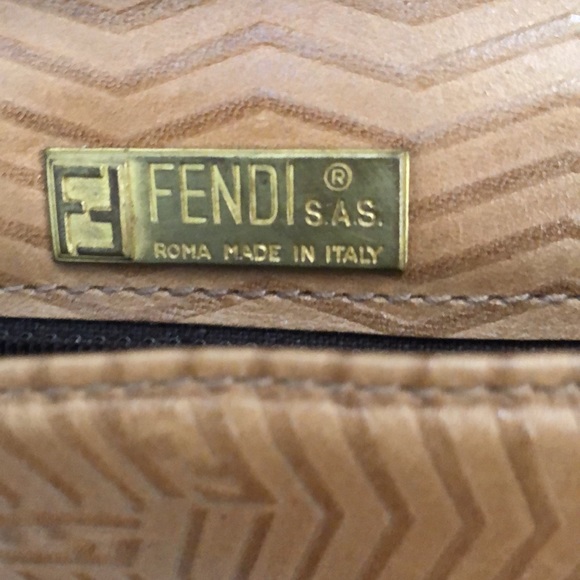 Authentic Vintage Fendi cross boy all leather bag - Picture 3 of 7
